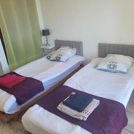 Appartement Proche Aeroport Marseille Marignane - Studio Confortable - Logement Ideal - Hebergement Tout Equipe 로냑 외부 사진