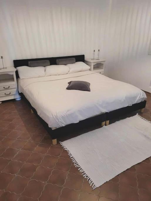 Appartement Proche Aeroport Marseille Marignane - Studio Confortable - Logement Ideal - Hebergement Tout Equipe 로냑 외부 사진