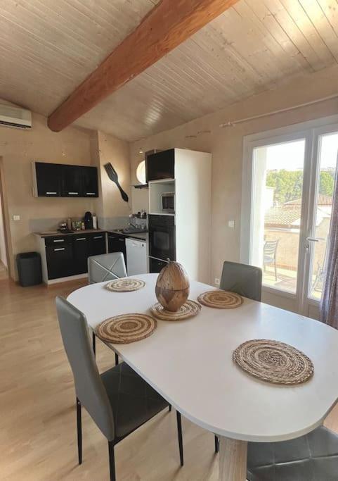 Appartement Proche Aeroport Marseille Marignane - Studio Confortable - Logement Ideal - Hebergement Tout Equipe 로냑 외부 사진