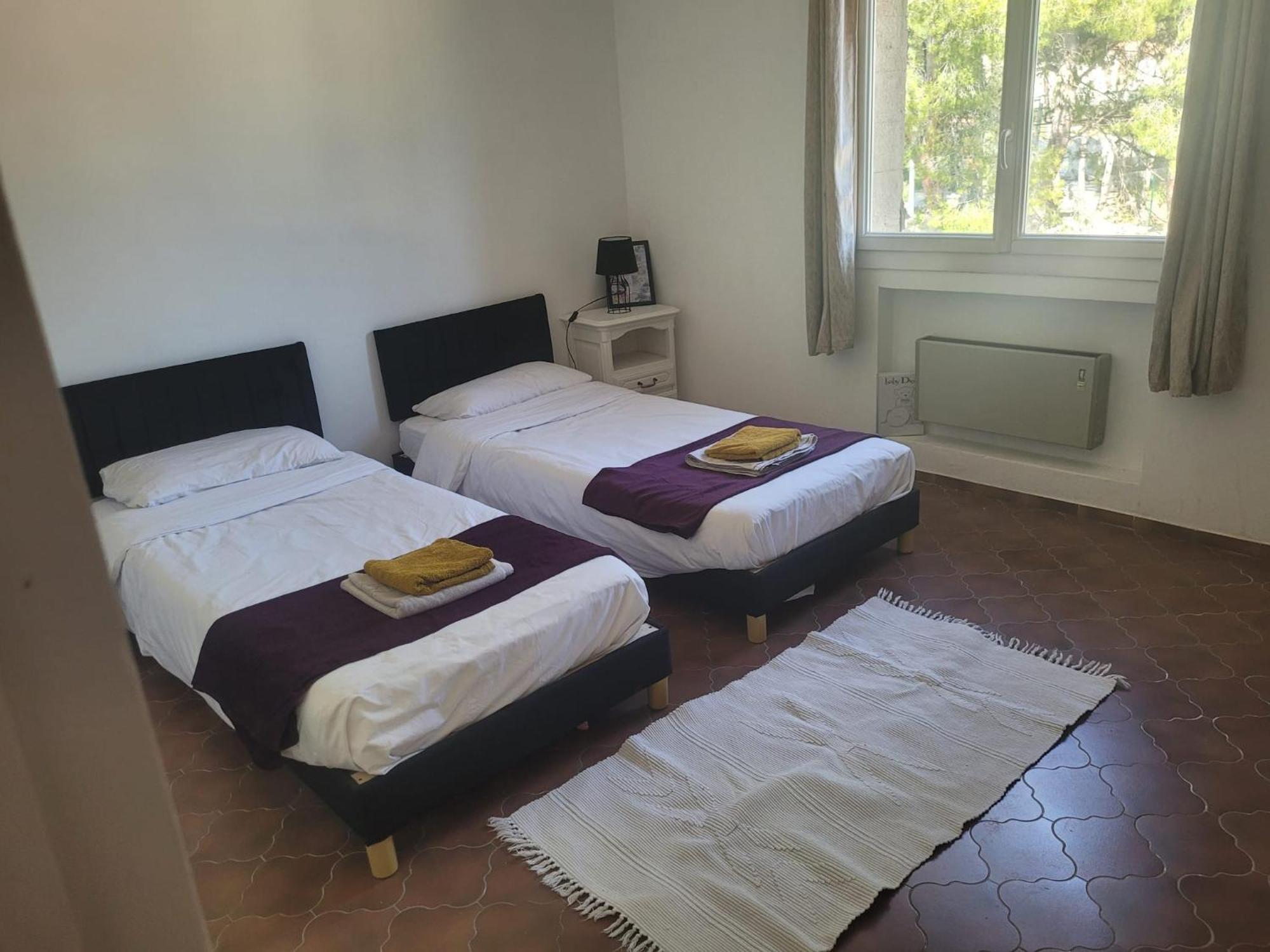Appartement Proche Aeroport Marseille Marignane - Studio Confortable - Logement Ideal - Hebergement Tout Equipe 로냑 외부 사진